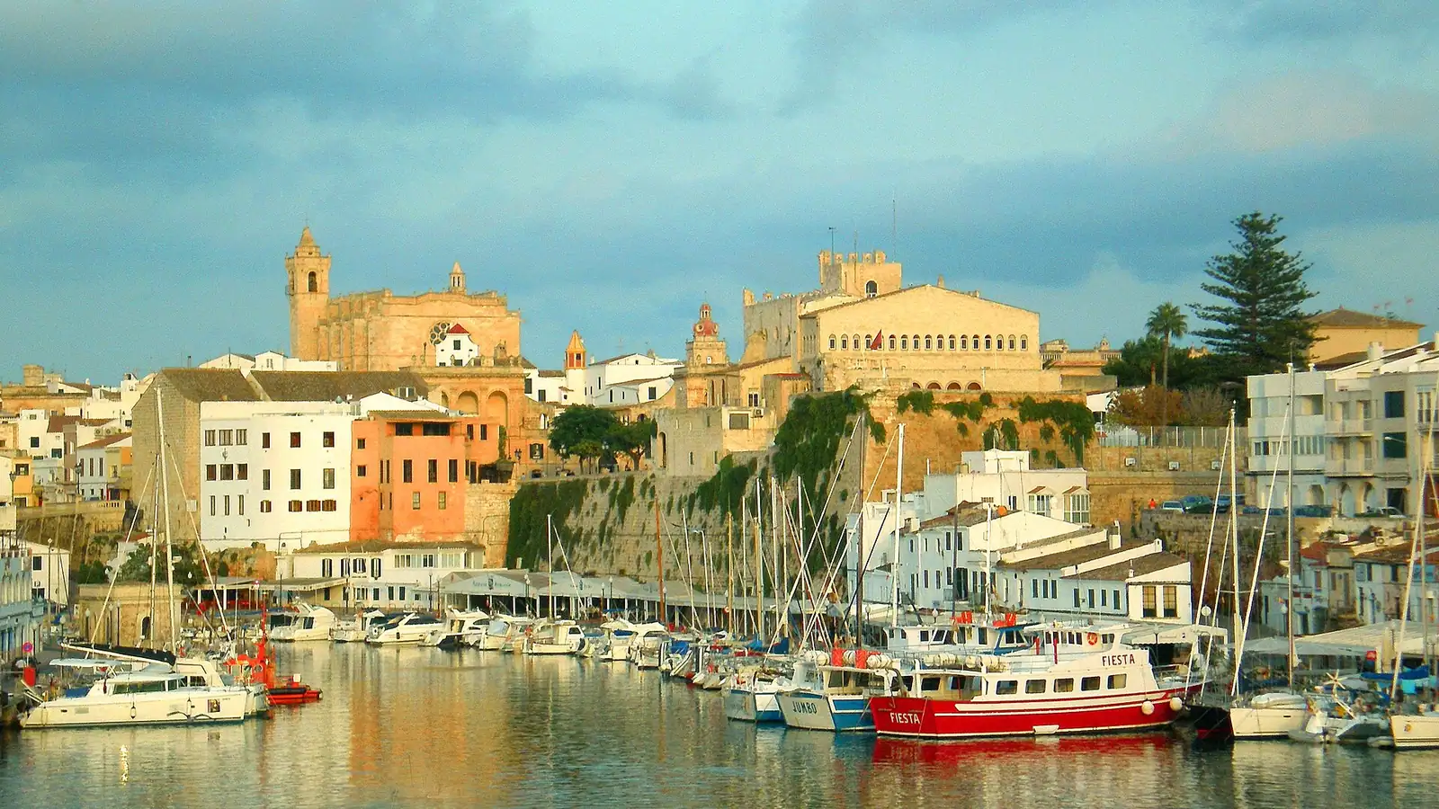Ciutadella de Menorca – Isla de Menorca - Vista del puerto de Ciutadella desde la Estación Marítima