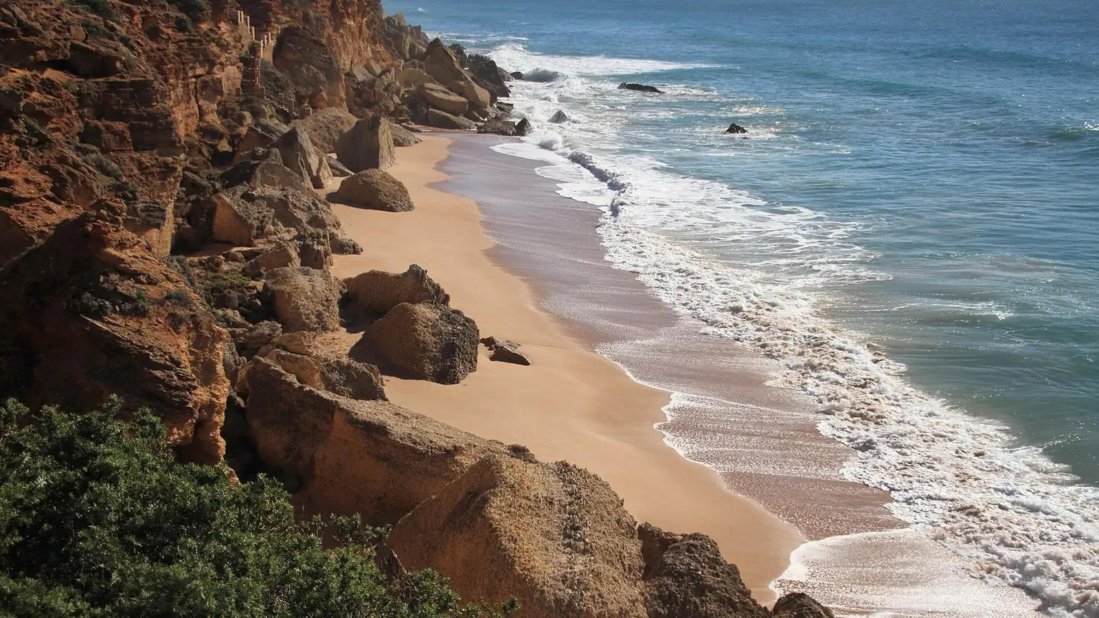 Conil de la Frontera – There are a total of seven coves that offer us a stunning natural landscape, where you can enjoy the sun and nature or walk along the sand.