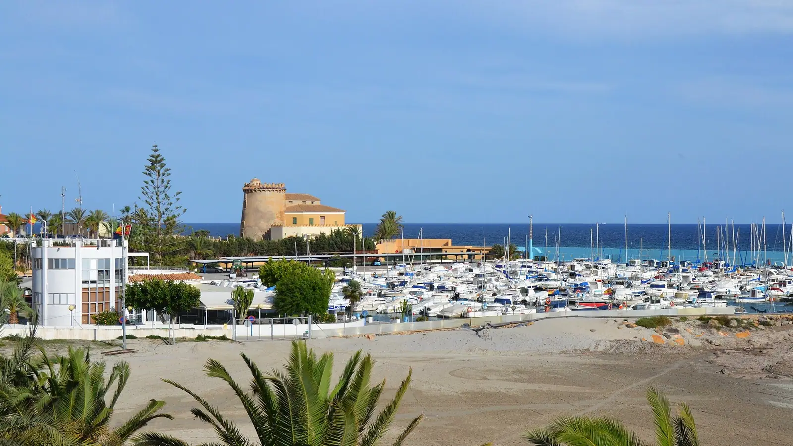 Pilar de la Horadada – Platja, torre i port, el Pilar de la Foradada.