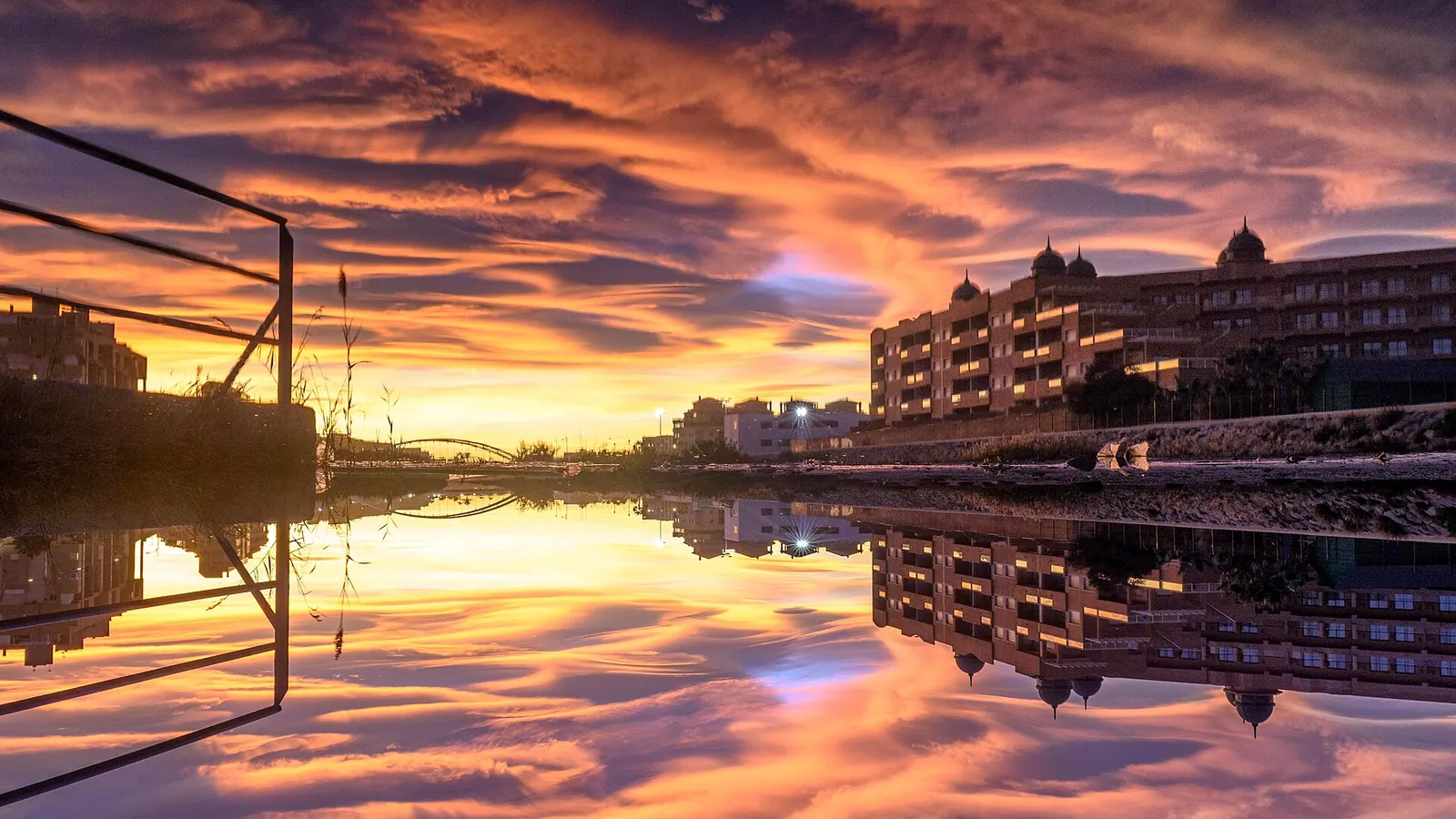 Roquetas de Mar – Atardecer desde Roquetas de Mar sobre charcas de las antiguas Salinas